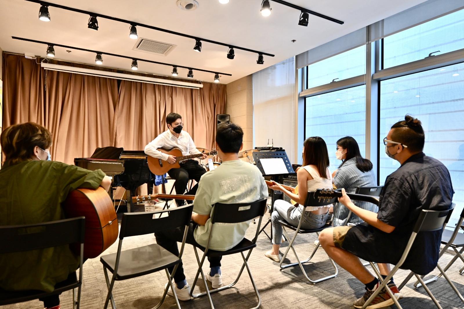 暑期木結他及Ukulele證書課程 全期8堂 包送樂器